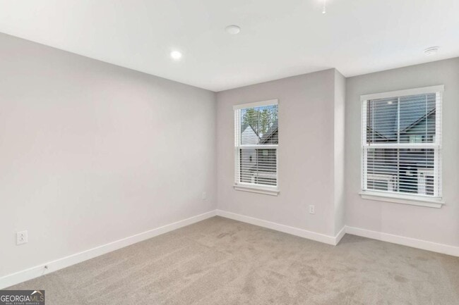 Building Photo - 555 Thatch Ter