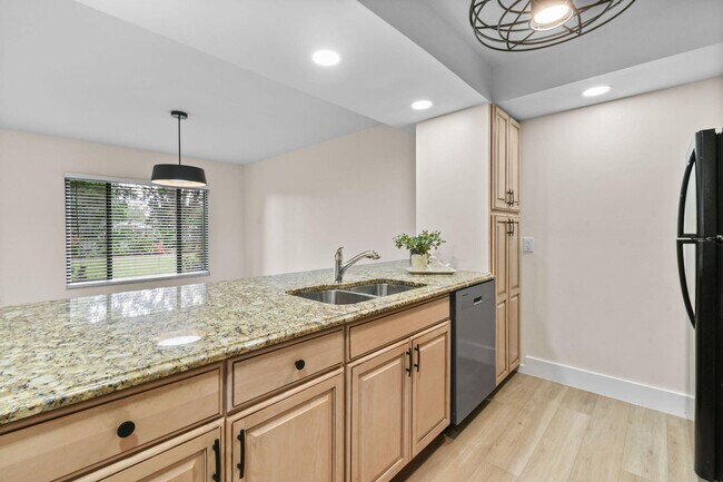 Building Photo - 2233 NW 22nd Ave