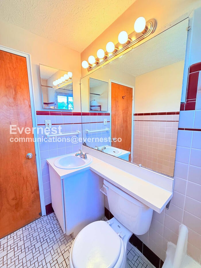 Building Photo - 1789 Kings Ct