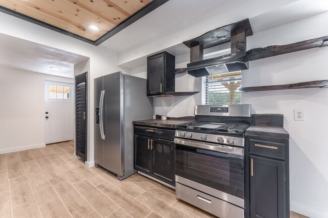 Building Photo - Newly Updated- Ready for you!