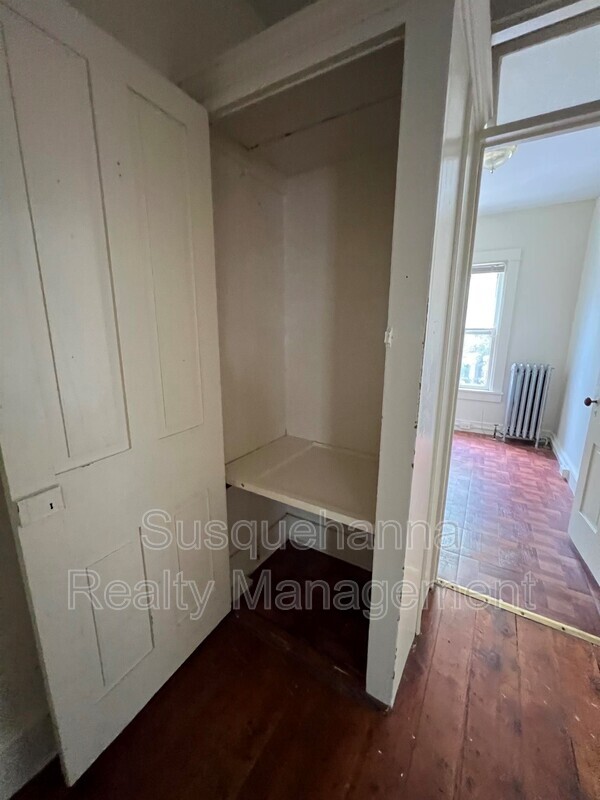 Building Photo - 512 W Walnut St