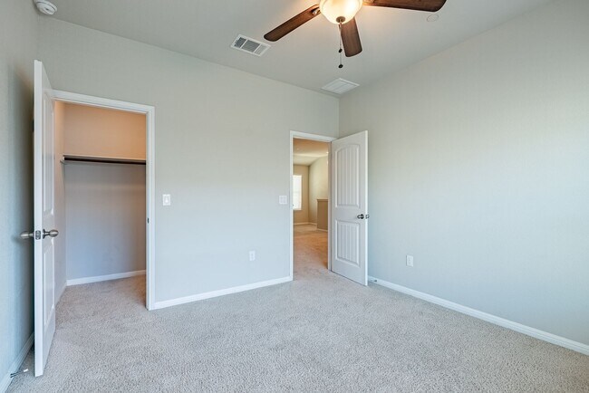 Building Photo - Beautiful 3 bedroom, 2.5 bathroom home in Ridge at Slaughter!!!