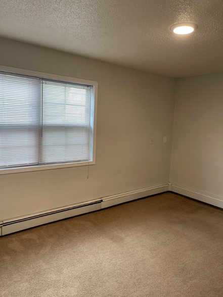 Building Photo - 515 E Burlington St