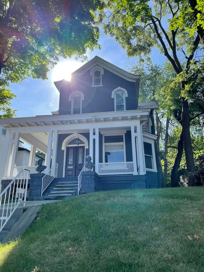 Building Photo - 624 Jefferson Ave