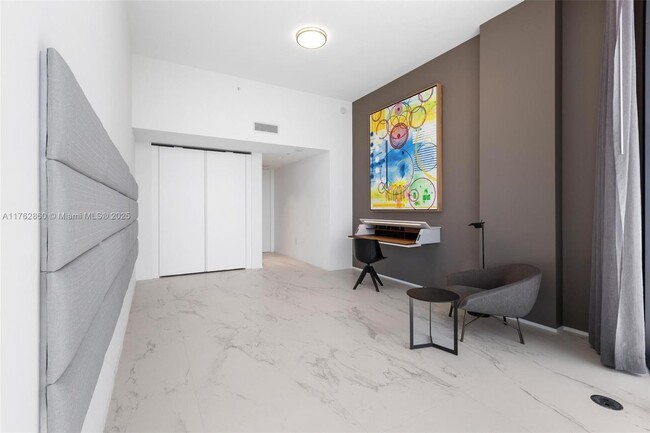 Building Photo - 1000 Biscayne Blvd