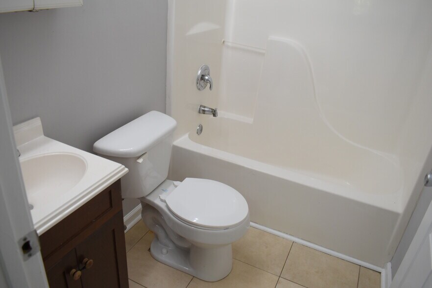 Building Photo - 2109 Wisteria Dr