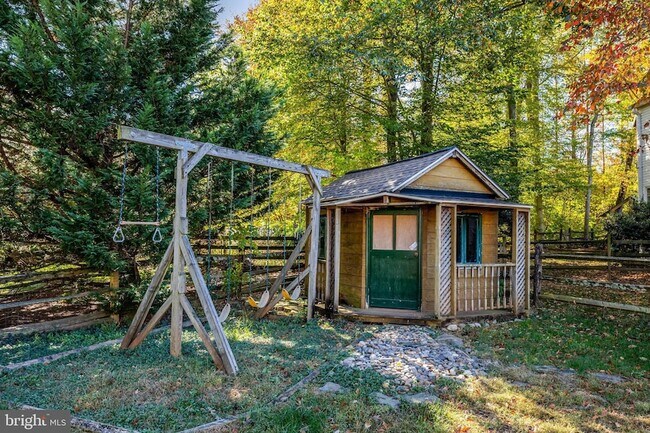 Building Photo - 47001 Smithwood Ct
