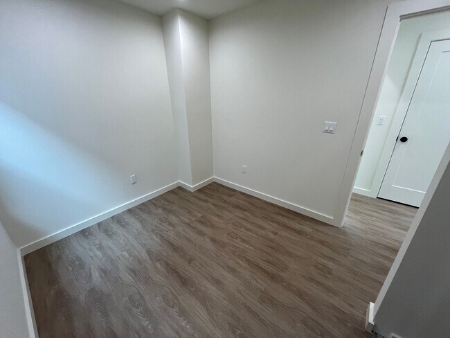 Building Photo - Newly Remodeled 2 Bed 1 Bath Unit in PB