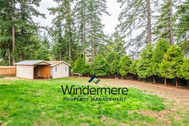 Building Photo - Spacious 3 Bedroom 3 Bath in town