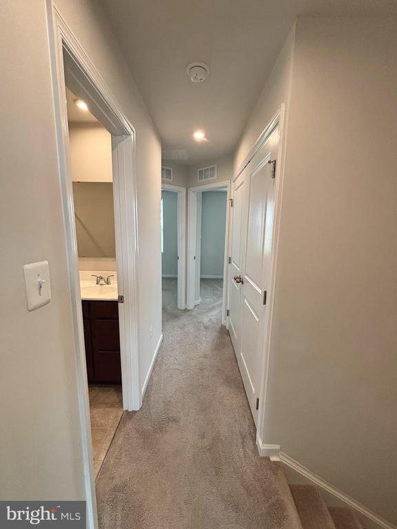 Building Photo - 57 Sebago Pl