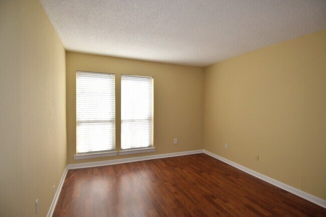 Building Photo - 6747 Quail Hollow Ct