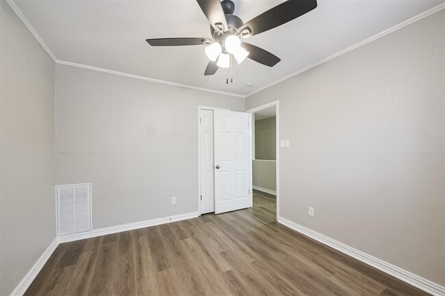 Building Photo - 433 Sunset Dr