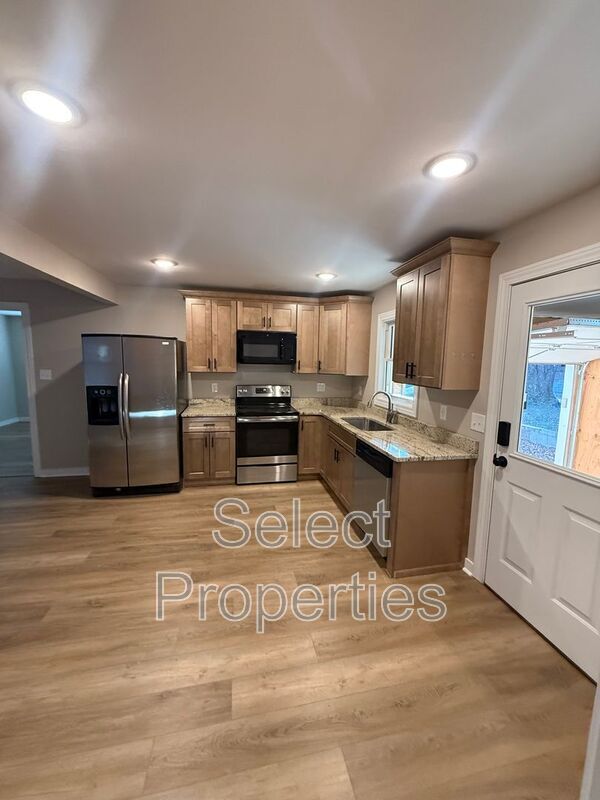 Building Photo - 2303 Circle