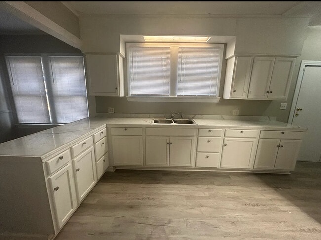 Building Photo - 257 Forest Valley Dr
