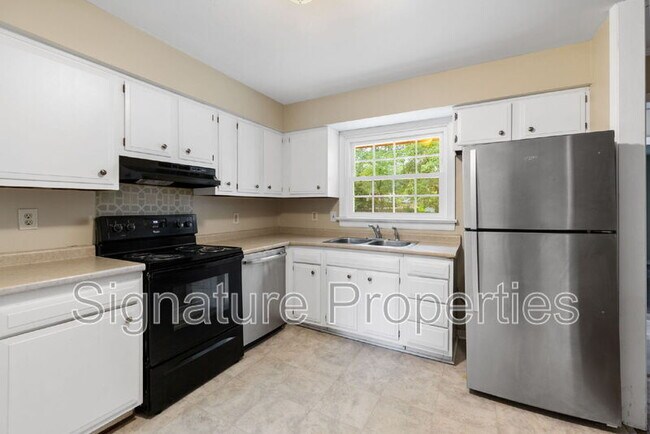 Building Photo - 1413 Robindale Rd