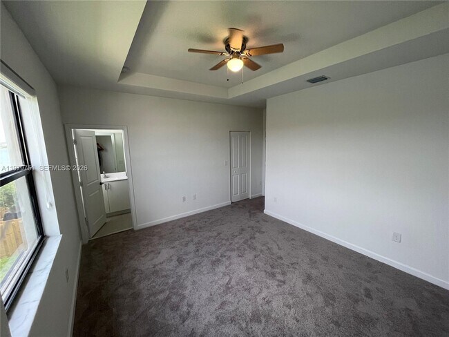 Building Photo - 9960 SW 228th Ln