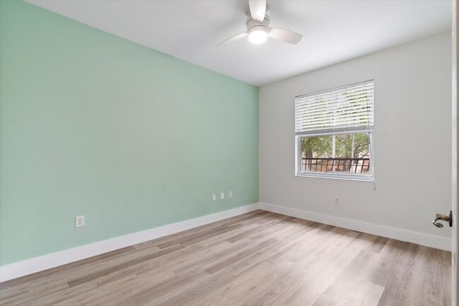 Building Photo - 2916 Deer Creek Country Club Blvd