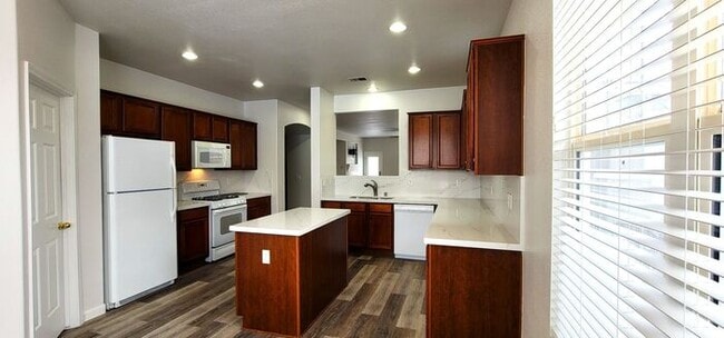 Building Photo - Single-Story 3 Bed, 2 Bath Home in Gated Double Diamond Community – Pool, Gym & 2-Car Garage