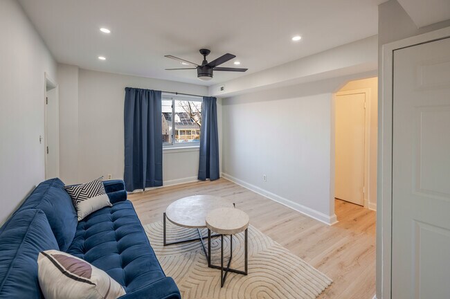 Building Photo - 5033 Hanna Pl SE