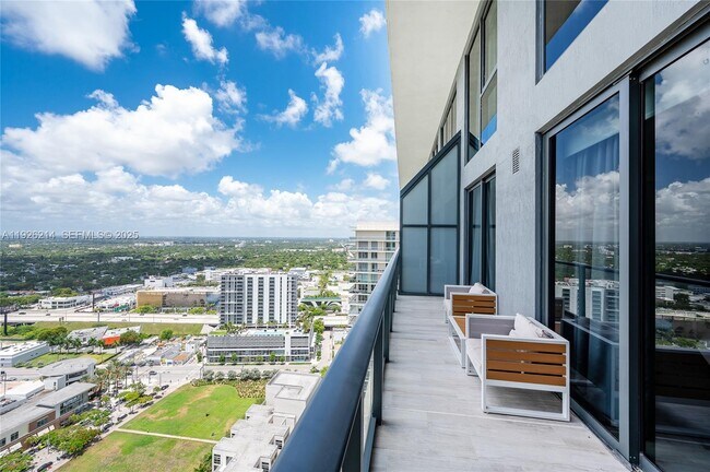 Building Photo - 121 NE 34th St