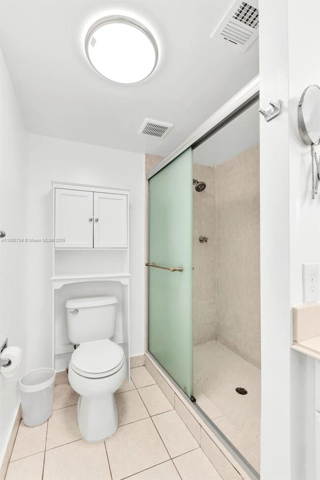 Building Photo - 1655 NE 115th St