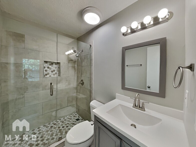 Building Photo - 404 Wedgewood Way