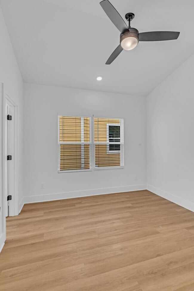 Building Photo - NEW BUILD