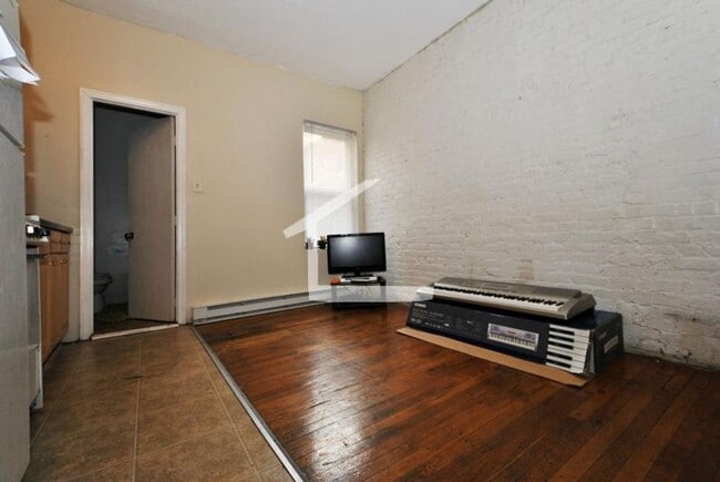 Building Photo - 894 Huntington Ave
