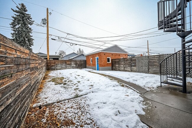 Building Photo - 3 Bedroom Duplex blocks from City Park