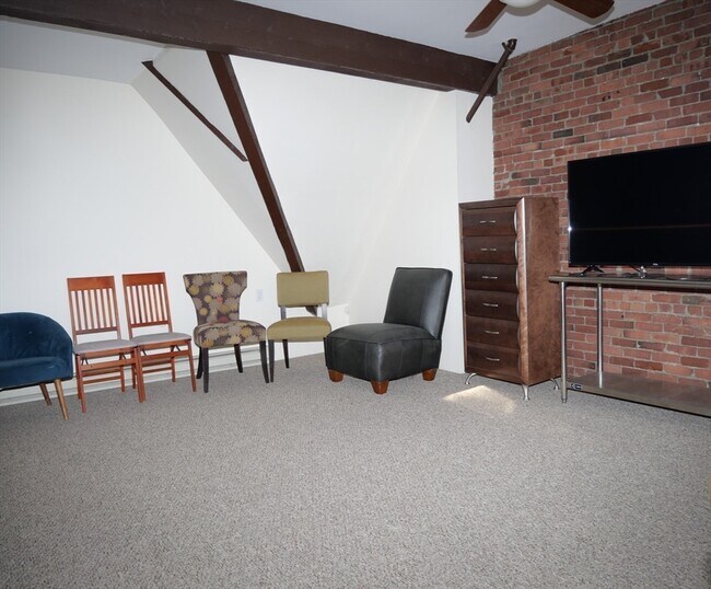 Building Photo - 22 Garrison Rd