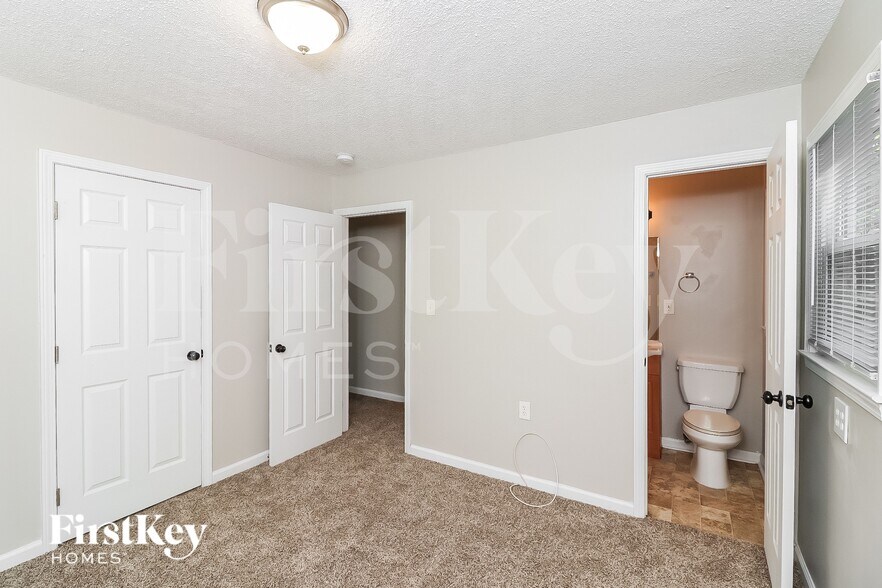 Building Photo - 4007 Wells Cir