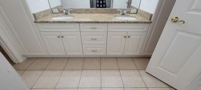 Building Photo - Charming 2/2 with a 1 car garage in Eagle Trace