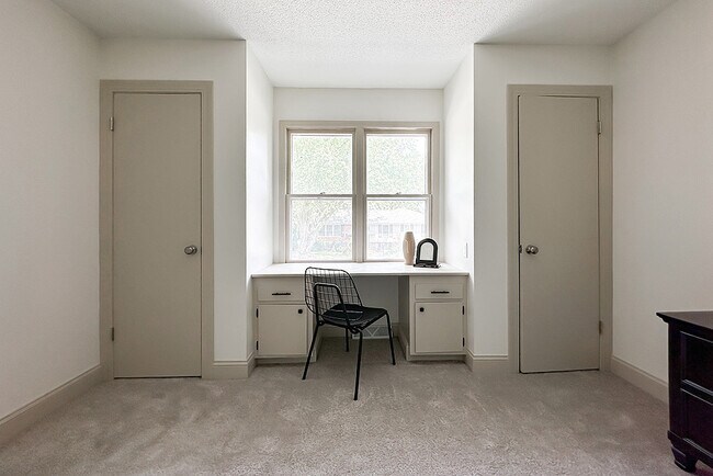 Building Photo - 922 N 122nd St