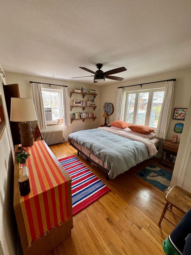 Building Photo - Mid Century Modern 1 bed Condo