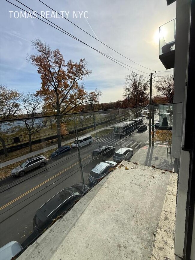 Building Photo - 3103 Sedgwick Ave