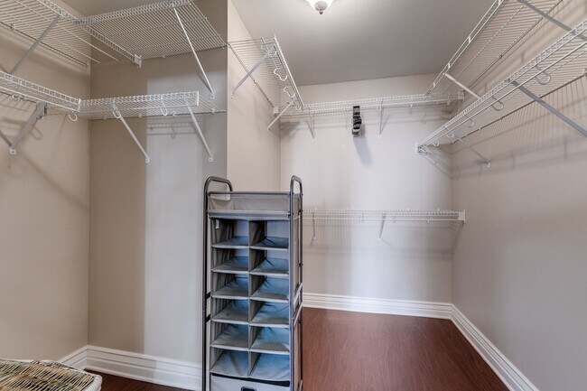 Building Photo - GORGEOUS FURNISHED CONDOMINIUM WITH GREAT ...