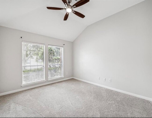 Building Photo - 2137 Lakewind Ln