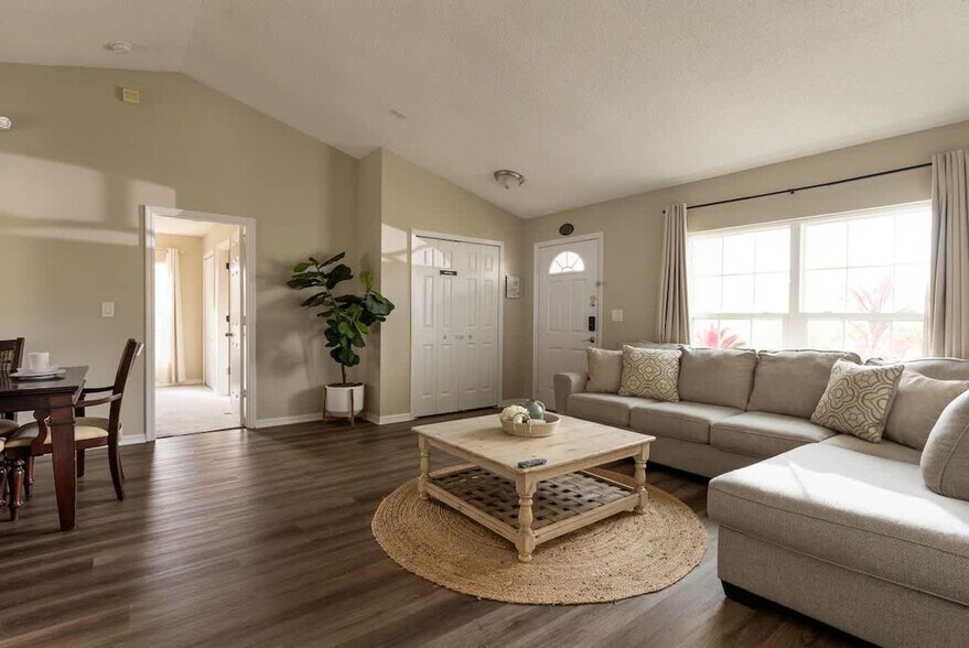 Building Photo - 2822 Formosa Blvd