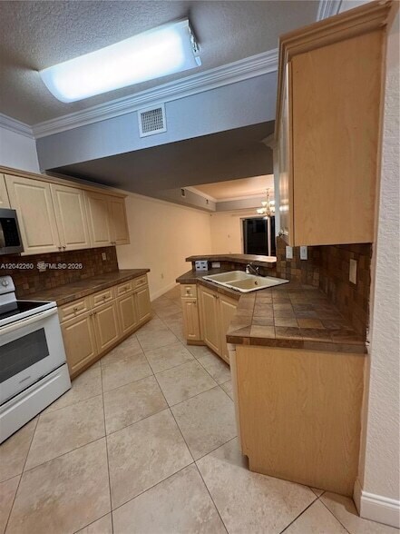 Building Photo - 8810 W Flagler St