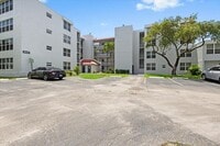 Building Photo - 9441 Evergreen Pl