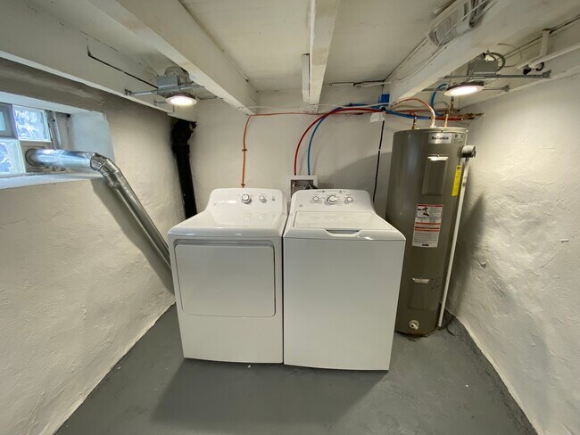 Building Photo - 74 E Church Ln