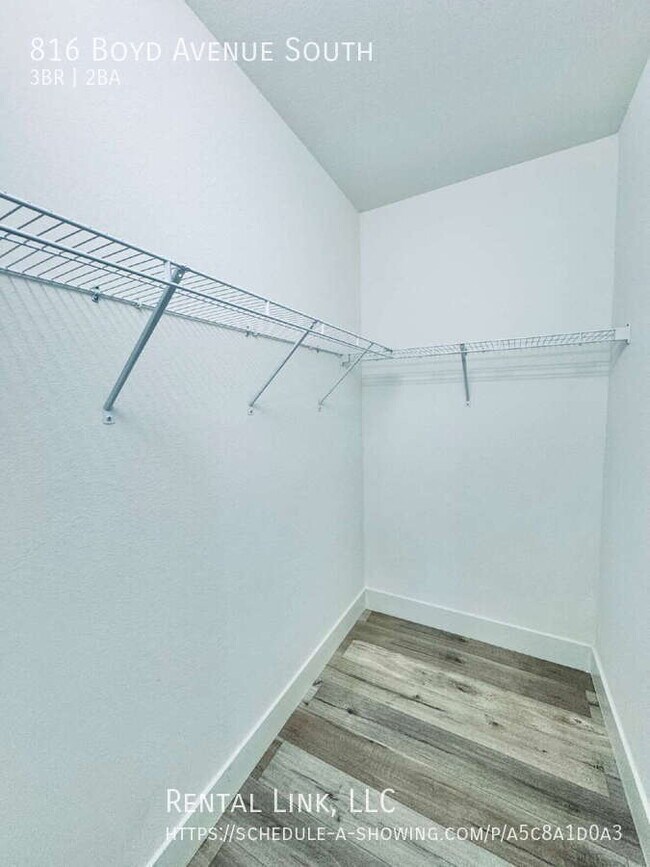 Building Photo - 816 Boyd Ave S