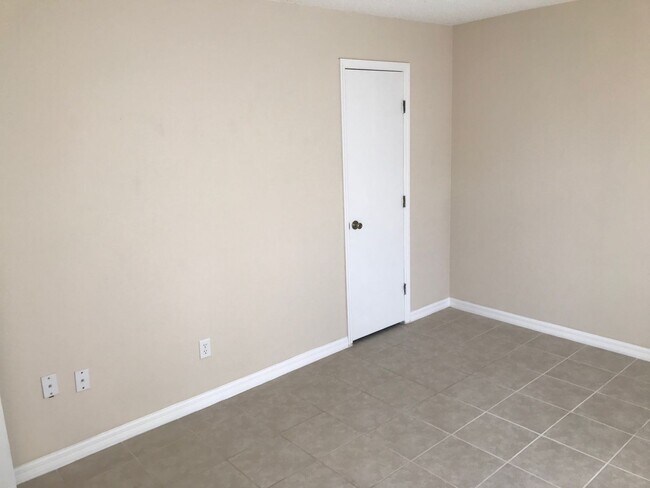 Building Photo - Charming 2-Bedroom, 2-Bath Single Family H...