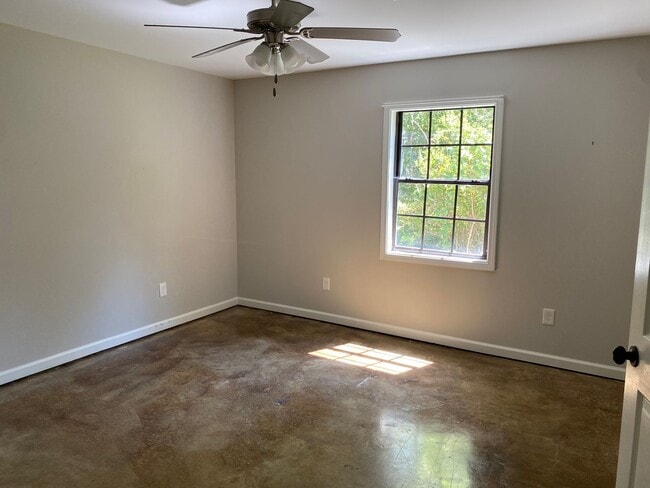 Building Photo - Split Floorplan Nestled off S. Lamar on Pe...