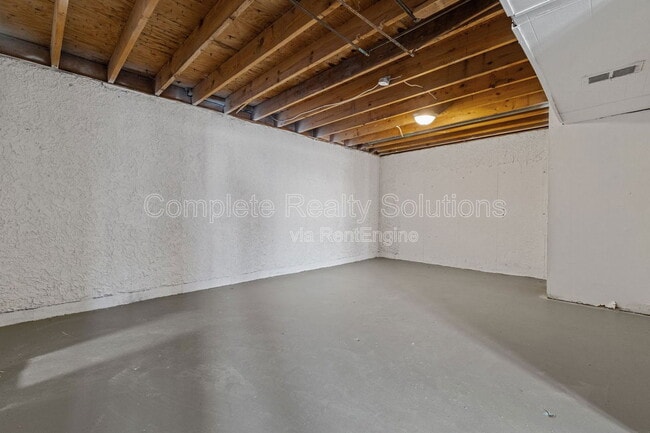 Building Photo - 10432 Royal Dr