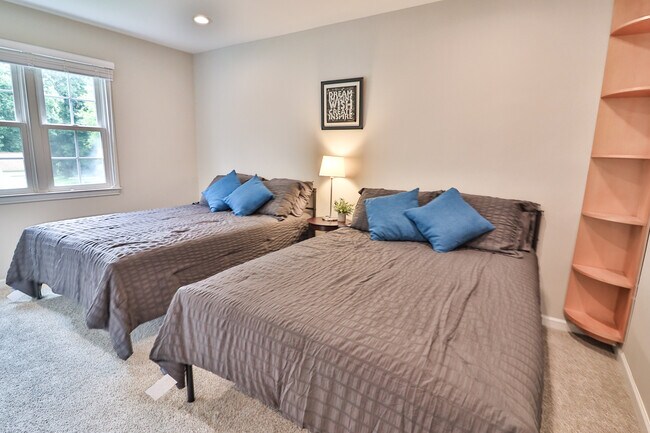 Building Photo - 9633 Cinnamon Creek Dr