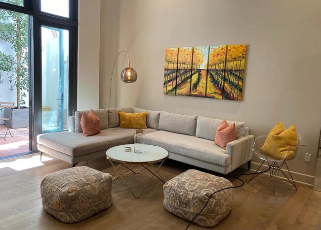 Building Photo - "Charming 1-Bed Retreat with Hardwood Eleg...