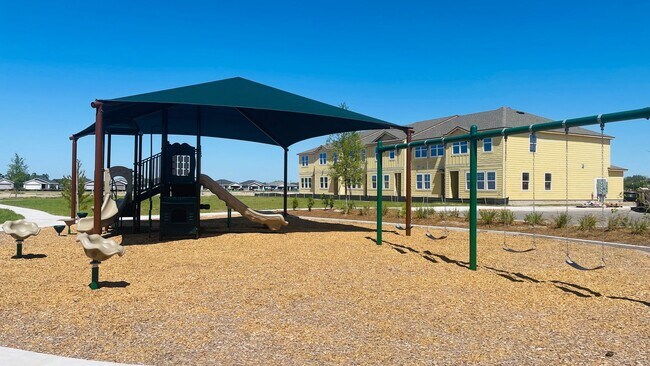 Building Photo - Welcome To Your NEWER Dream Home in the He...