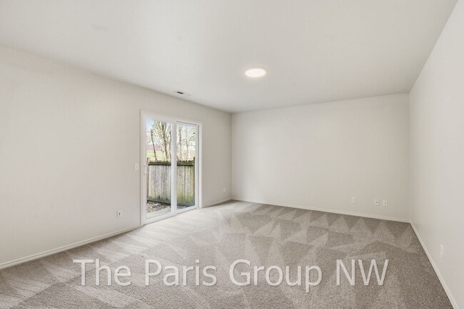 Building Photo - Spectacular Spacious 5BR Home in Sultan * Great Location * New Paint/Flooring/Appliances +++