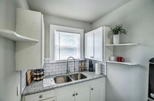 Building Photo - 5224 Leeland St